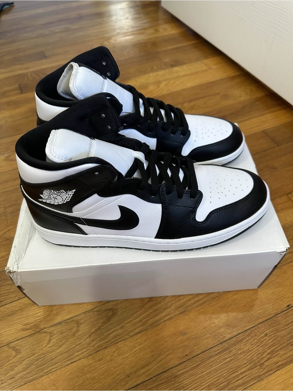 *Used* Jordan 1 Mid Women White Black (DV0991-102) Size 12W